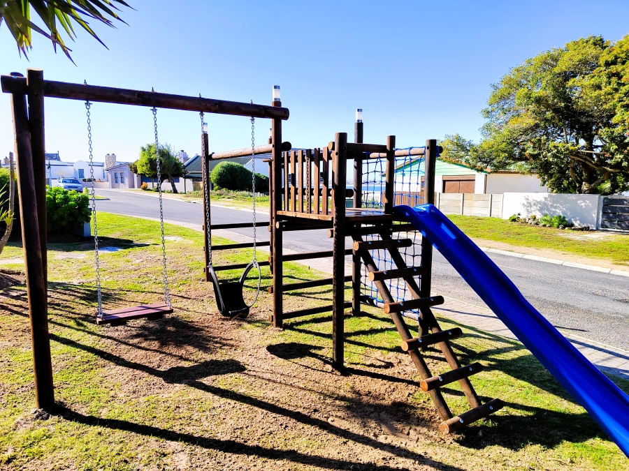 4 Bedroom Property for Sale in Britannia Bay Western Cape
